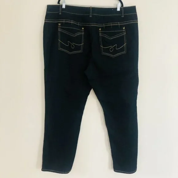 New Santana Plus Size Jeans Dark Wash - Picture 12 of 14